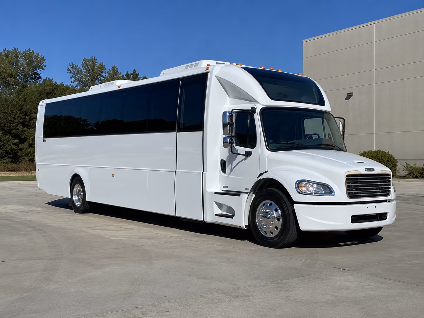 baton rouge 28 passenger party bus