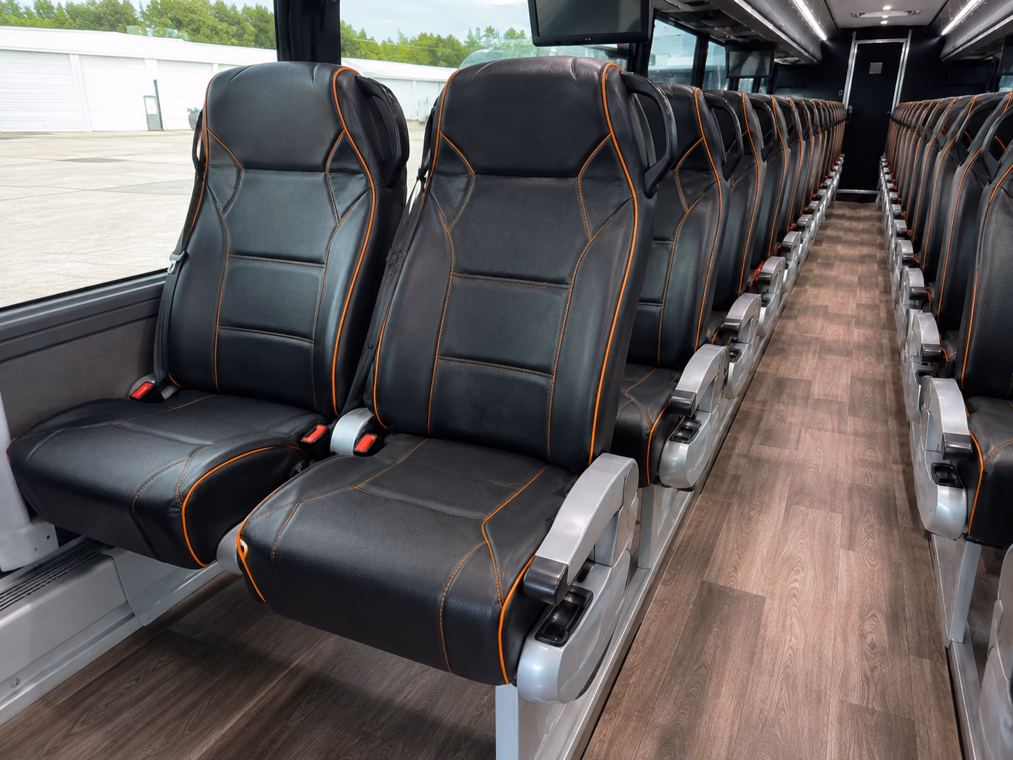 wedding guest buses from the airport to your baton rouge venue